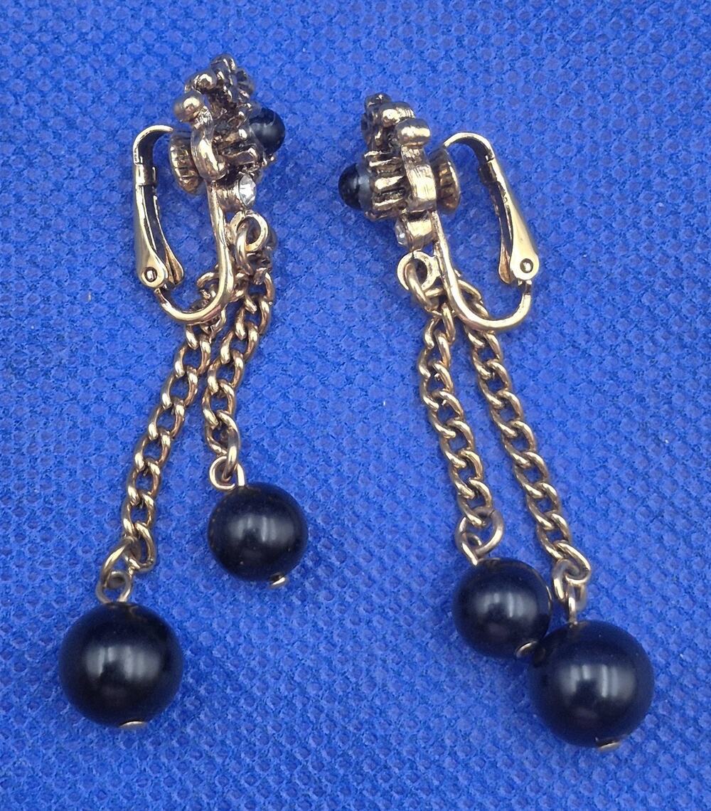 Vintage Rhinestone Black Bead Goldtone Chain Double-Dangle Clip-on Earrings 2.5"